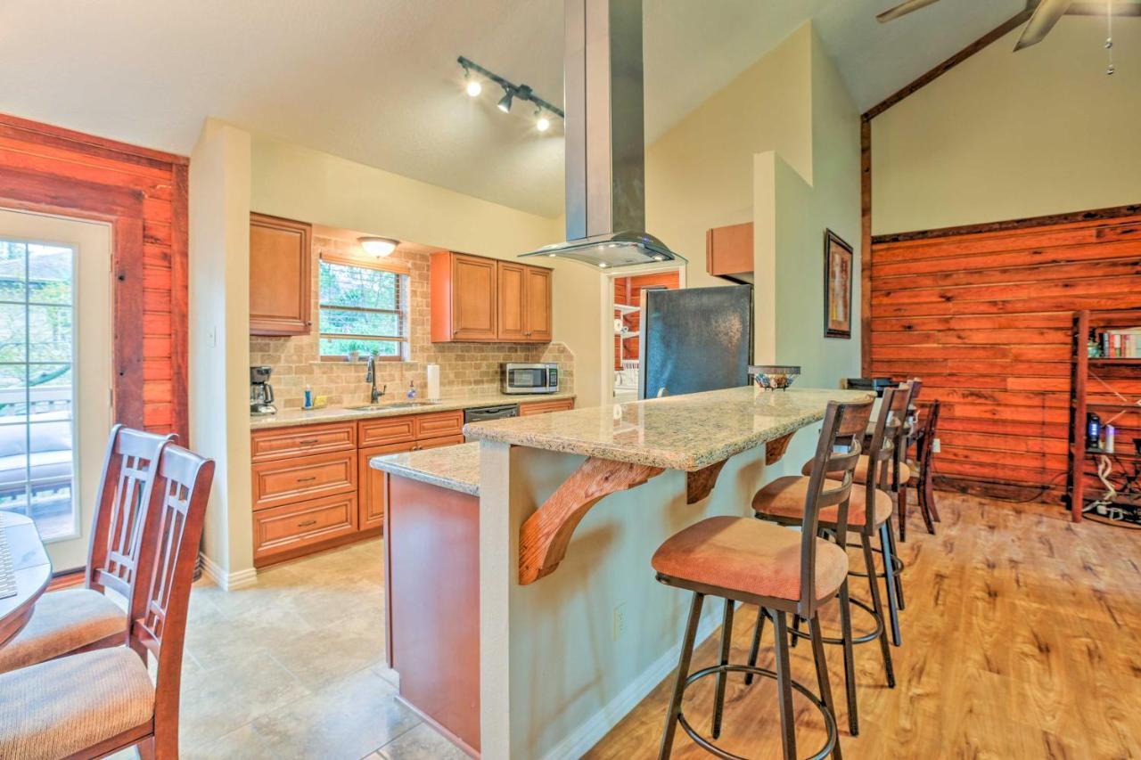 Spacious Kemah Clear Lake Home With Porch And Fire Pit Экстерьер фото