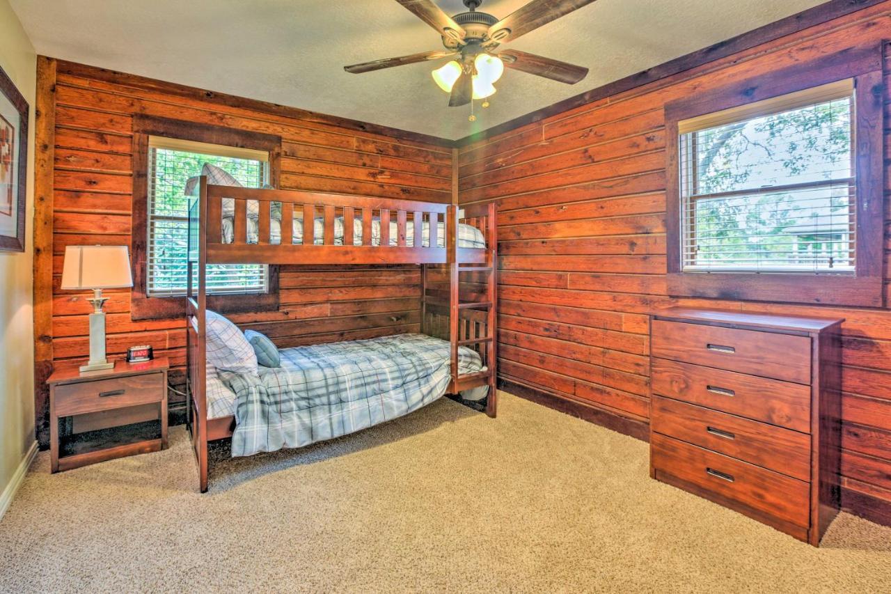 Spacious Kemah Clear Lake Home With Porch And Fire Pit Экстерьер фото